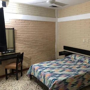 El Bucanero Hotel
